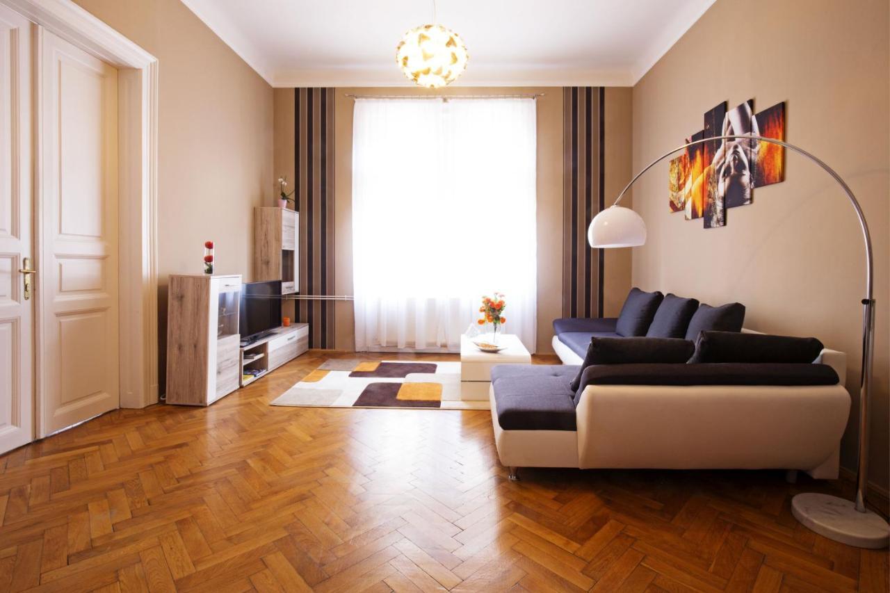 A54: Charming Apartment In The Ruin Bar District 布达佩斯 外观 照片