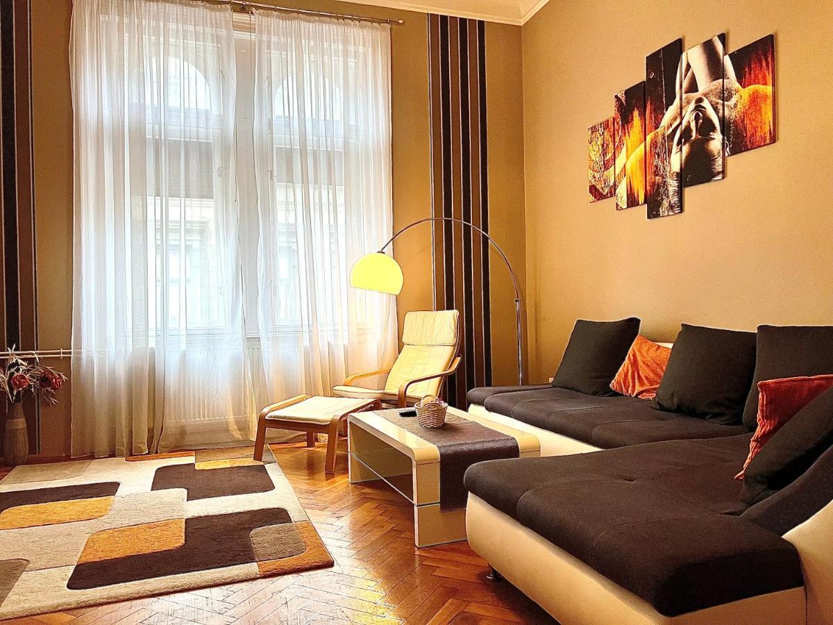 A54: Charming Apartment In The Ruin Bar District 布达佩斯 外观 照片